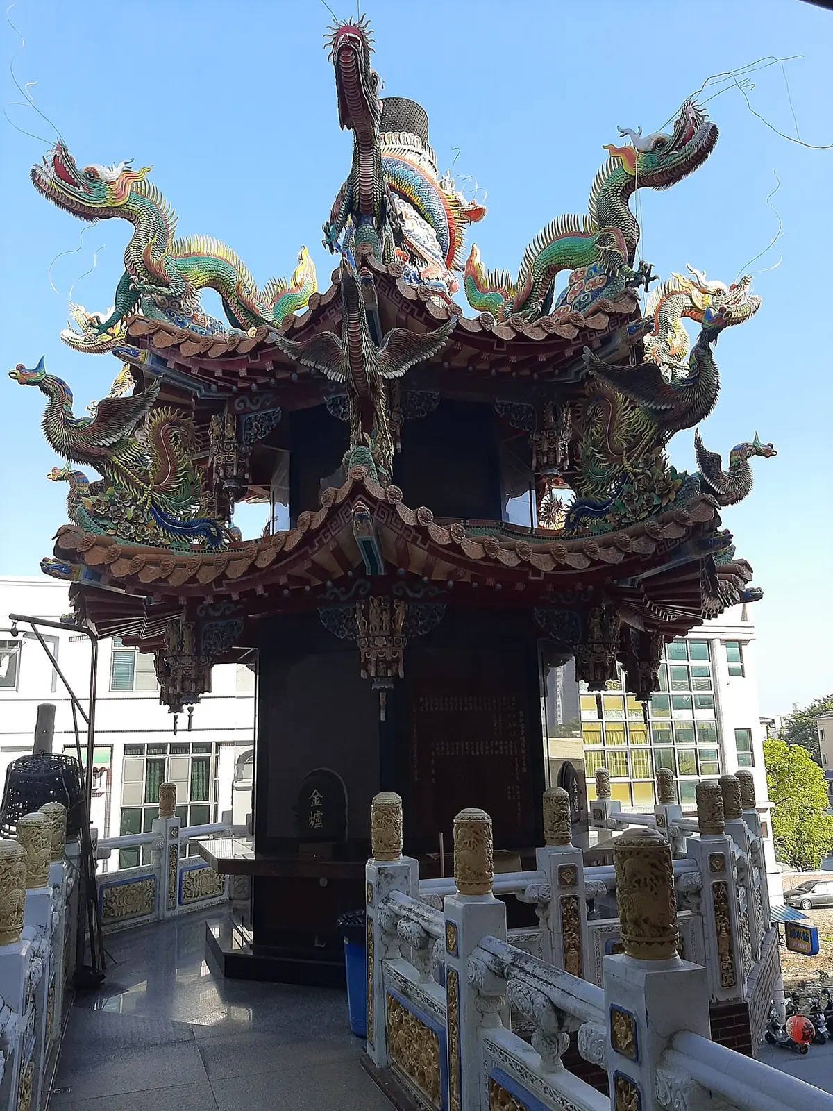 高雄岡山碧紅宮的金爐外觀