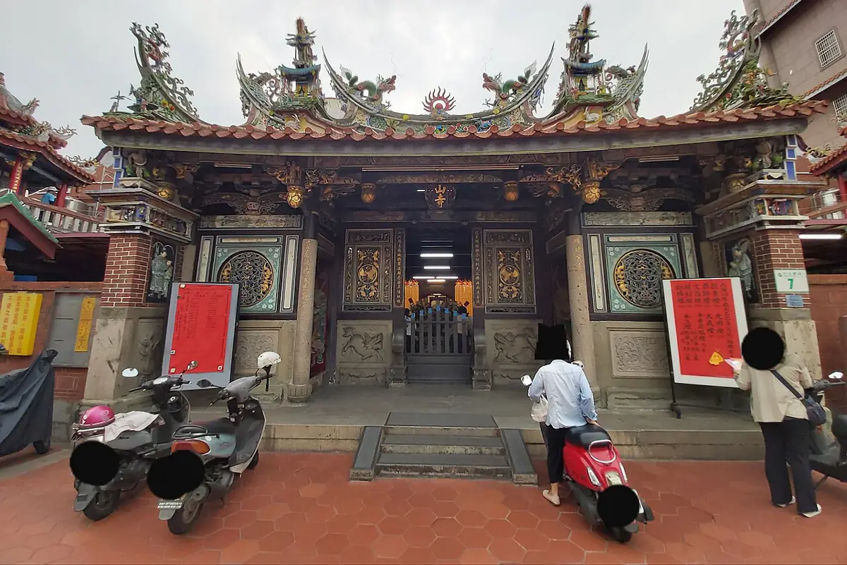 鳳山龍山寺外觀