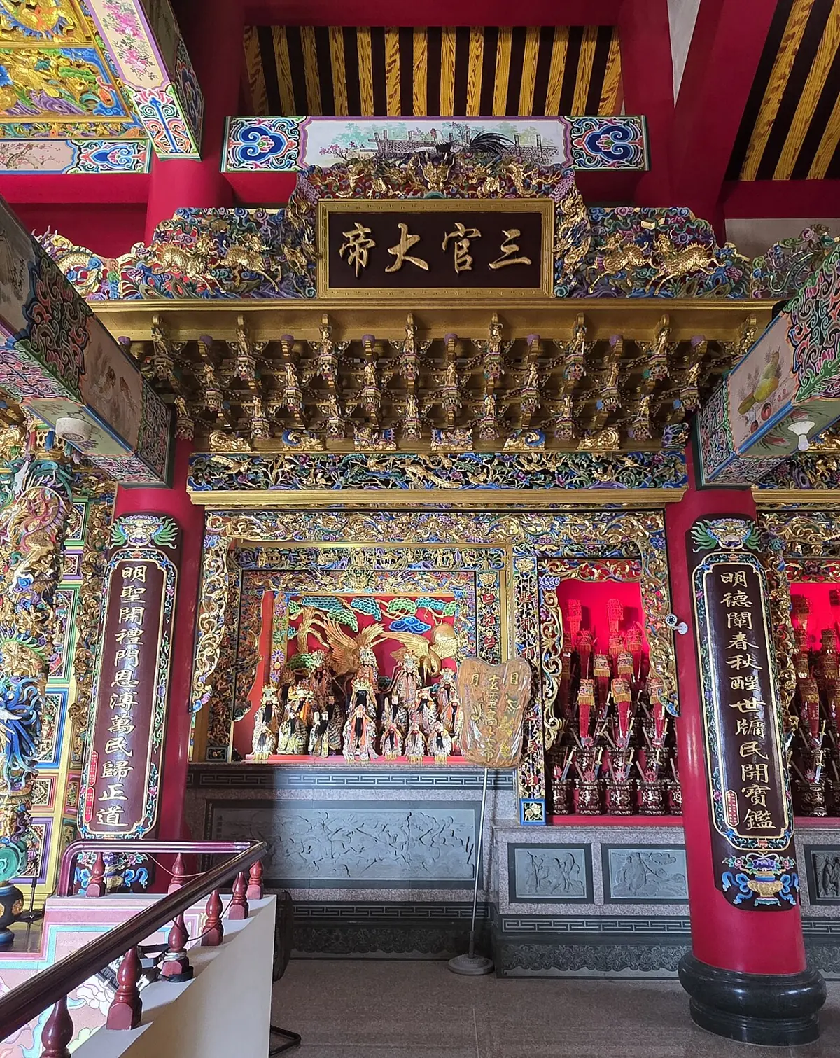 九份明聖宮三官大帝神龕
