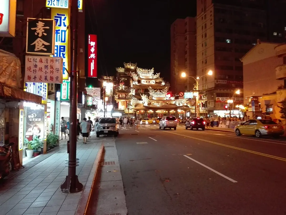 松山慈祐宮正面入口夜景