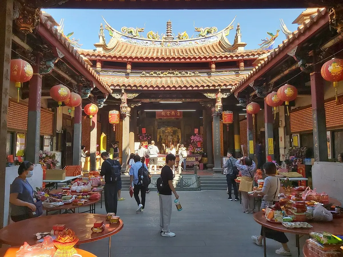 台中樂成宮正殿與中庭