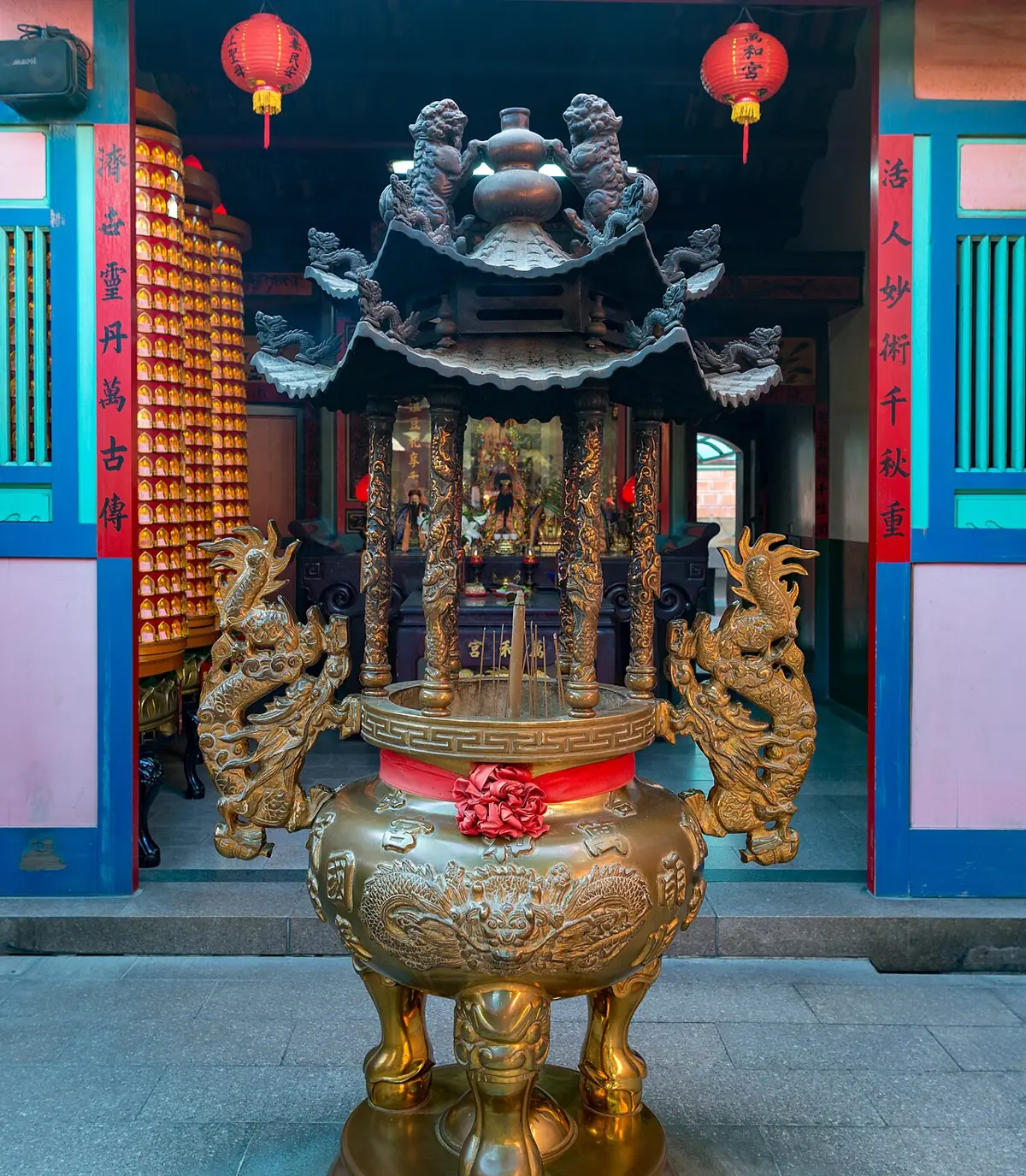 萬和宮的香爐
