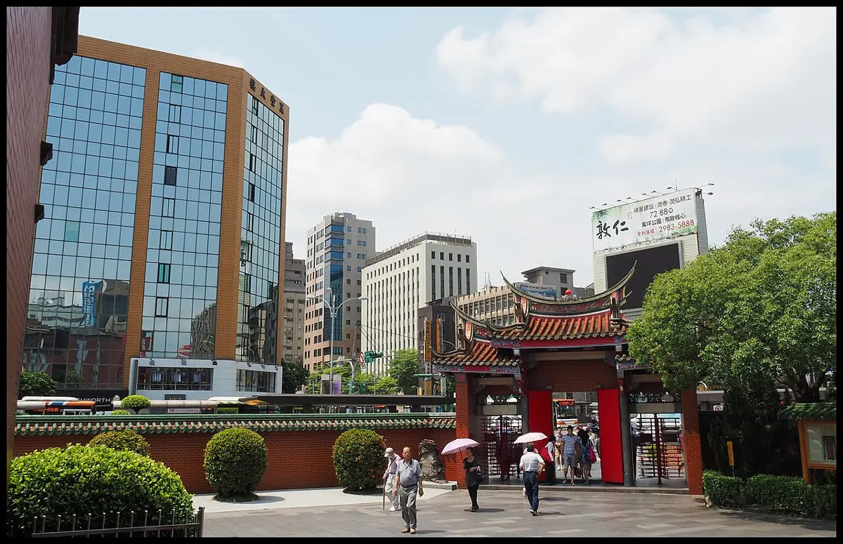 行天宮正門入口建築